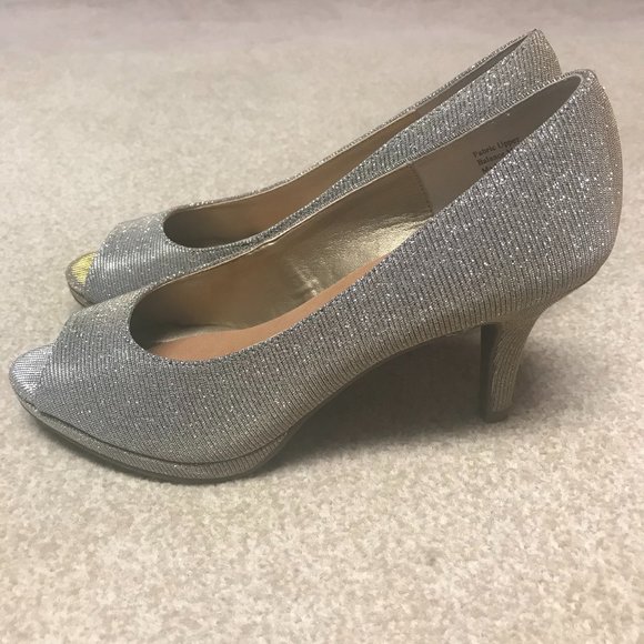 Katie and Kelly Doreen Gold Fabric Peep Toes - Picture 3 of 8